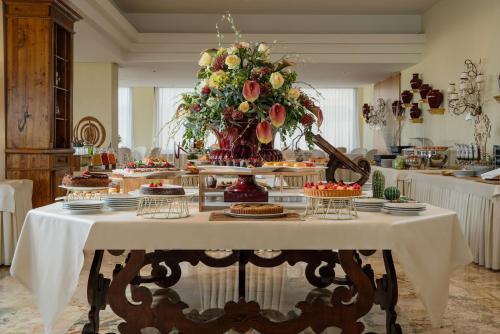 National Hotel - main image