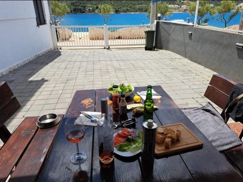  Apartments Anđelić 2 in Vinišće
