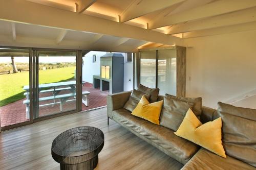 Barefootin Beachfront Cottage, Loadshedding-Proof, Steps Away from Langebaan Main Beach Bliss photo 3