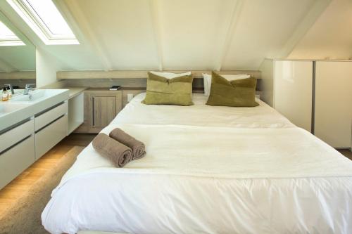Barefootin Beachfront Cottage Loadshedding-Proof Steps Away from Langebaan Main Beach Bliss - image 2