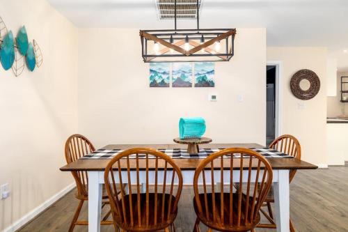 บริการและสิ่งอำนวยความสะดวก, Relaxing 2-Master Suite Mountain Top - Fire Pit in นิวมาร์เก็ต (VA)