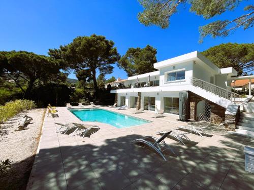 Villa 6 Chambres, Piscine, vue Mer, à Proximité de la Plage , Cavalaire-sur-mer