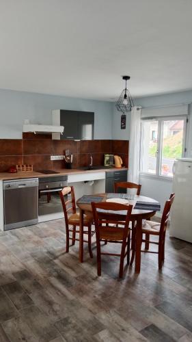 keuken, Gîte des Roches (Gite des Roches) in La Chaux-du-Dombief