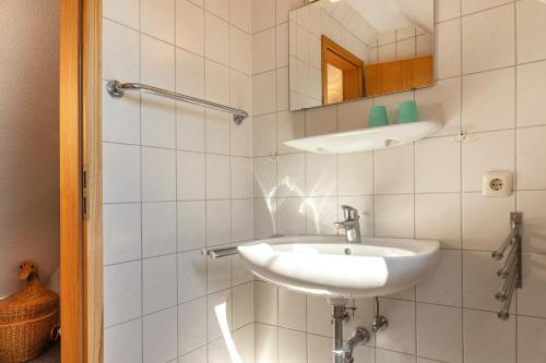 Apartment with Balcony image 3