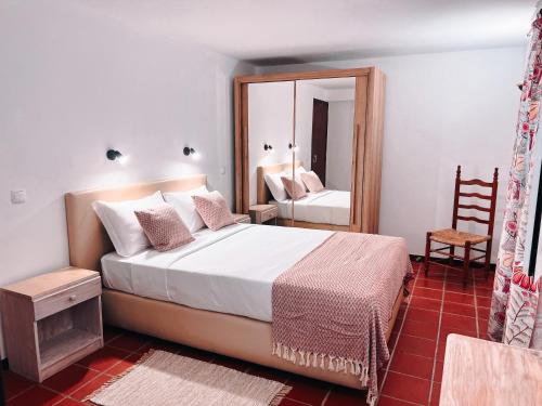2 bedrooms, 4 beds