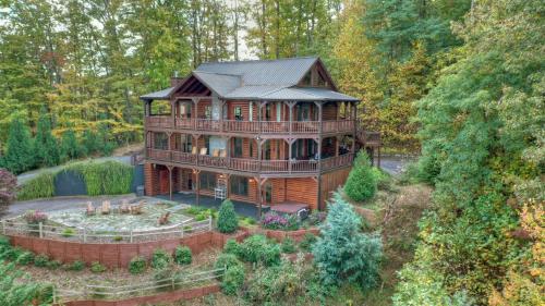 Stunning Forested Views, Hot Tub And A Pool Table