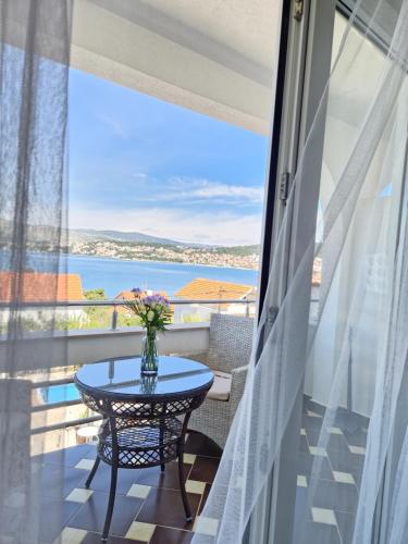 Apartments Silva with a view of sea