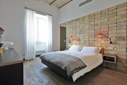 1 king bed, 1 twin bed