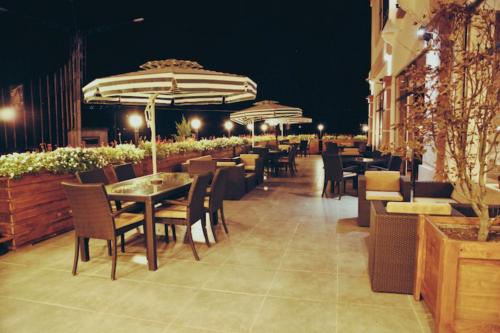 陽台/露台, 茨卡爾圖博廣場酒店 (Tskaltubo Plaza Hotel) in 茨卡爾圖博