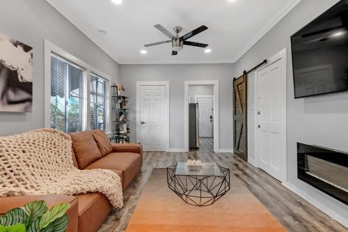 Blue Palm Hollywood BLVD Apartment