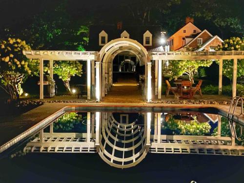 Blake House Historic Estate with Private Inn in Grasonville (MD)