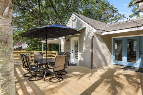 Palmetto Grove Walk to Shem Creek Mins to Dwtn Palmetto Grove Walk to Shem Creek Mins to Dwtn