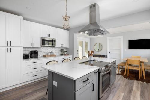 Palmetto Grove Walk to Shem Creek Mins to Dwtn Palmetto Grove Walk to Shem Creek Mins to Dwtn