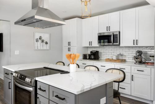 Palmetto Grove Walk to Shem Creek Mins to Dwtn Palmetto Grove Walk to Shem Creek Mins to Dwtn