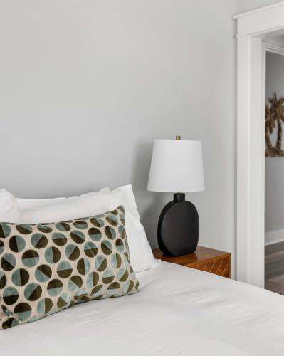 Palmetto Grove Walk to Shem Creek Mins to Dwtn Palmetto Grove Walk to Shem Creek Mins to Dwtn