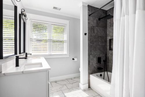 Palmetto Grove Walk to Shem Creek Mins to Dwtn Palmetto Grove Walk to Shem Creek Mins to Dwtn