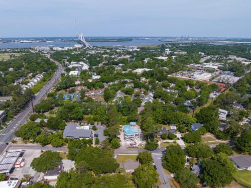Palmetto Grove Walk to Shem Creek Mins to Dwtn Palmetto Grove Walk to Shem Creek Mins to Dwtn