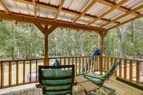 Pet-Friendly Haleyville Cabin Rental with Kayaks!