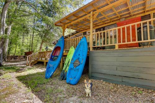 Pet-Friendly Haleyville Cabin Rental with Kayaks!