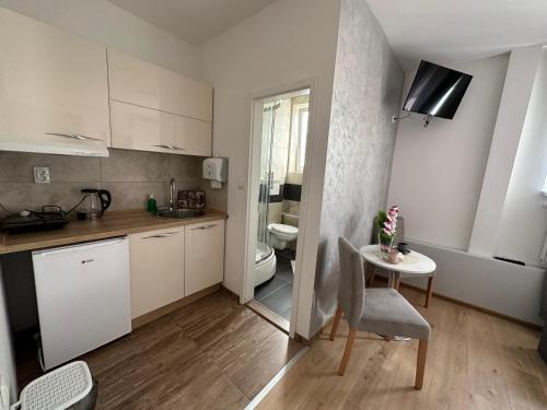 المرافق, San Lux Dunavska in نوفي ساد