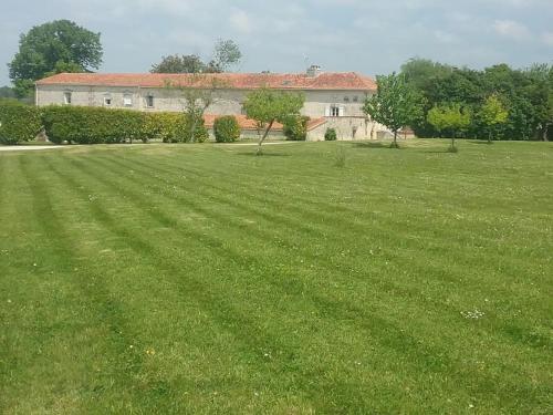 Viesnīcas āriene, Maison charentaise à la campagne (Maison charentaise a la campagne) in Perignac