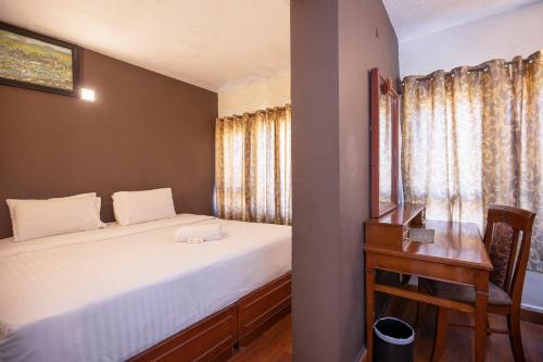 Family Room image 1
