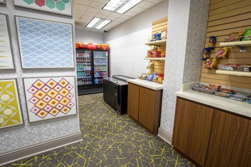Wingate by Wyndham Lafayette Airport - image 11