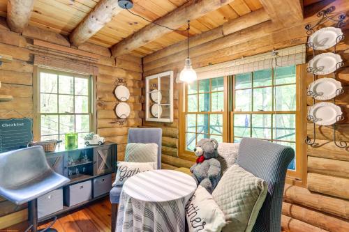 Romantic Ellijay Cabin with Grill and Fire Pit!