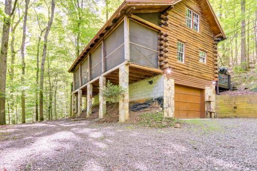 Romantic Ellijay Cabin with Grill and Fire Pit!