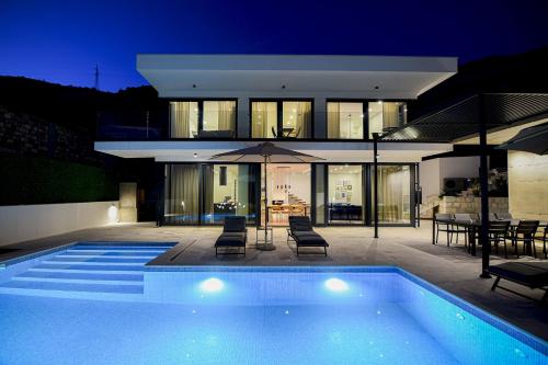 Luxury Villa Mika with private pool near Dubrovnik