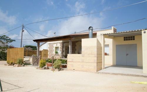 Vista exterior, 3 bedrooms house with enclosed garden and wifi at Camarles 5 km away from the beach in Camarles