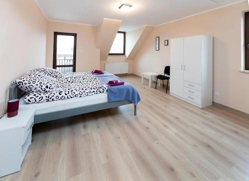 4 twin beds