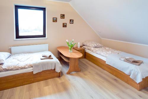2 twin beds