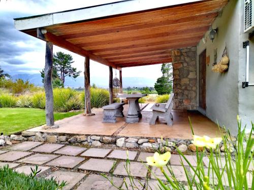 2 bedrooms, 5 beds