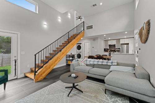 East Austin Home with In-Law Suite plus Office and Fast Wifi