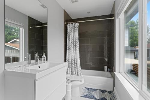 East Austin Home with In-Law Suite plus Office and Fast Wifi in Austin, USA