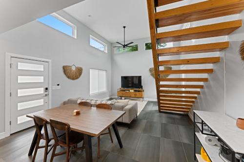 East Austin Home with In-Law Suite plus Office and Fast Wifi in Austin, USA
