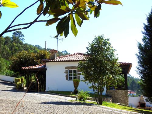 2 bedrooms villa with lake view private pool and enclosed garden at Vila Nova de Famalicao