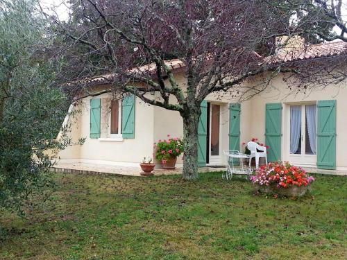 Appartement d'une chambre avec piscine privee jardin clos et wifi a Montpezat de Quercy