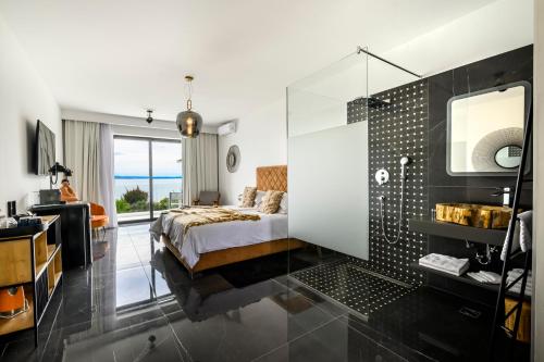 Deluxe Double Room with Balcony and Sea View