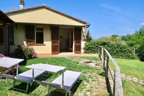 Chalet Elena in Montescudaio, ground floor with fenced garden