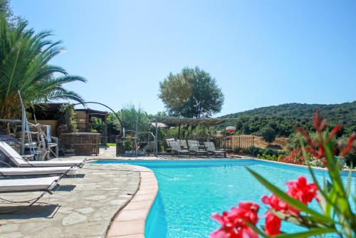 Maison de 2 chambres avec piscine partagee jardin amenage et wifi a Sartene