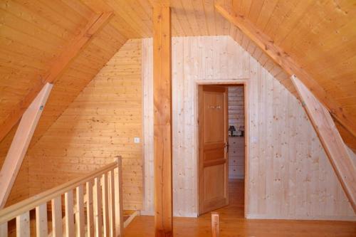 入口, Chalet charmant a Saint-Genes-Champespe avec parking prive in 拉圖多韋爾尼