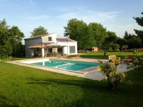 Villa de 5 chambres avec piscine privee jardin clos et wifi a Eyragues - Location, gîte - Eyragues