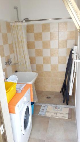 Bathroom, One bedroom appartement with enclosed garden and wifi at Parabita 7 km away from the beach in Parabita