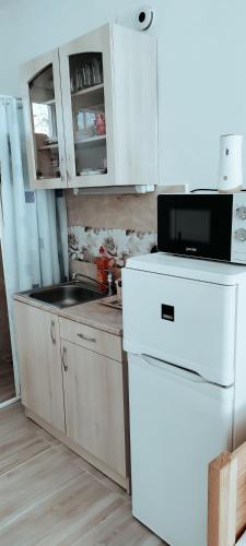 Napfény Apartmanház Balatonberény (Napfeny Apartmanhaz Balatonbereny) in บาลาตันเลลเล