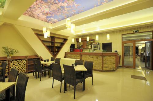 Bar/lounge, Park Hotel Gyula in Kastelykert