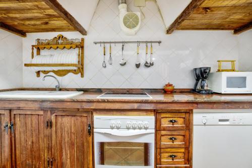 virtuve, Charming House with Mountain Views in Puebla de Don Rodrigo in Puebla de Don Rodrigo