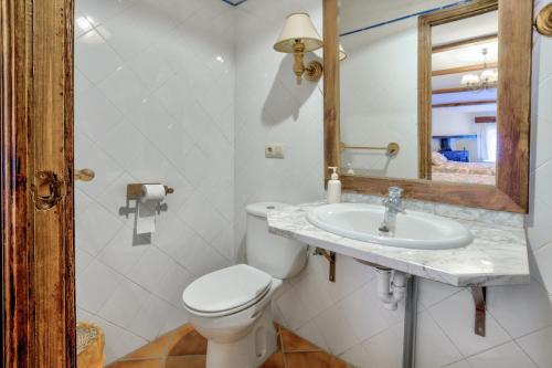 Vannas istaba, Charming House with Mountain Views in Puebla de Don Rodrigo in Puebla de Don Rodrigo