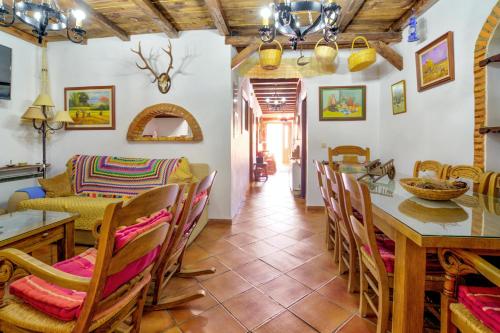 Iekārtas, Charming House with Mountain Views in Puebla de Don Rodrigo in Puebla de Don Rodrigo